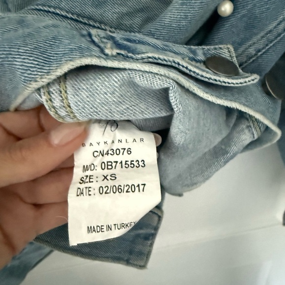 Free People - Oversized Jean Jacket - Fits Medium - Picture 4 of 4